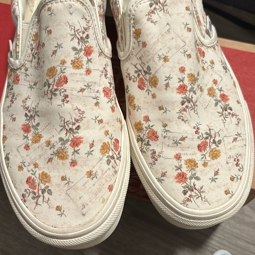 VANS (slip on’s)